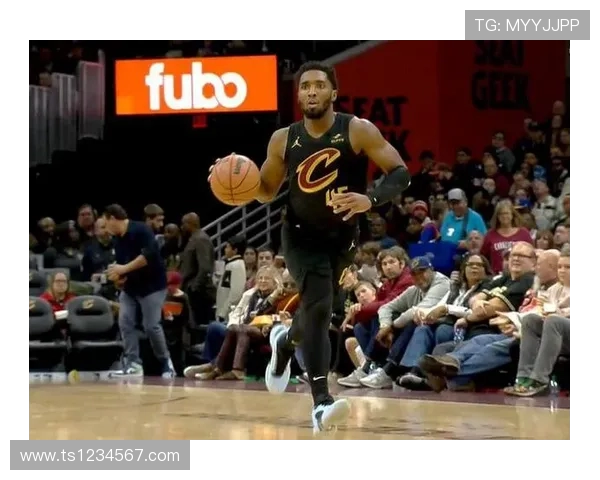 本赛季三分火力榜米切尔105领跑库里克努佩尔紧追其后竞争激烈 本赛季三分火力榜米切尔105领跑库里克努佩尔紧追其后竞争激烈